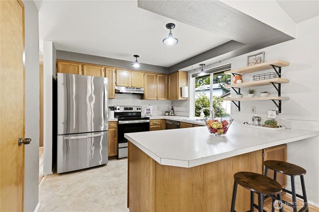 8324 Lake Forest Drive SE, Olympia, WA 98503