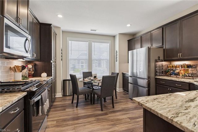 4743 Mahogany RN, Chesapeake, VA 23321