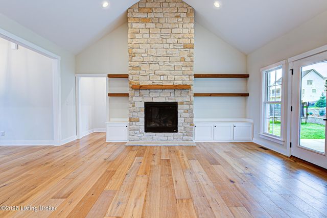 6007 Brentwood Dr, Crestwood, KY 40014