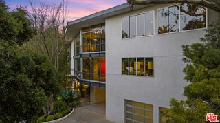 2207 Bowmont Drive, Beverly Hills, CA 90210