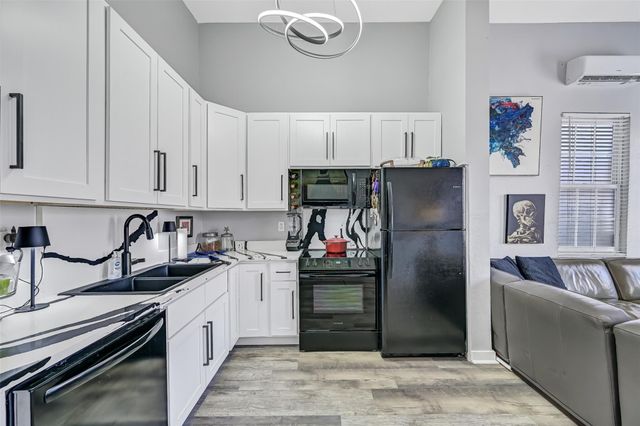 1820 Market Street 2, Galveston, TX 77550