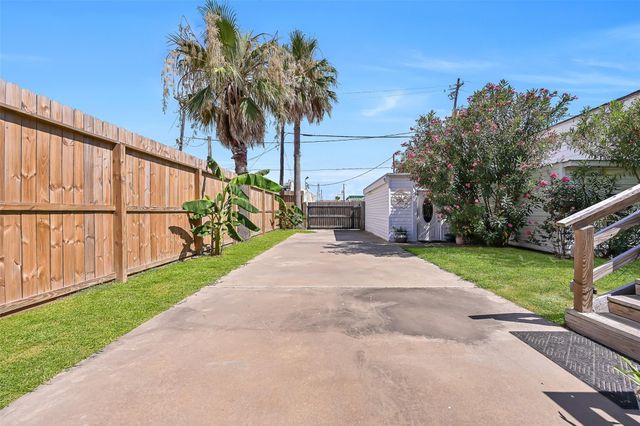 1820 Market Street 2, Galveston, TX 77550