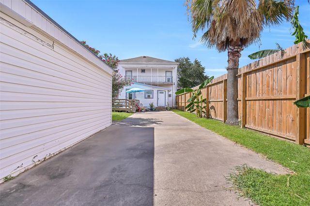 1820 Market Street 2, Galveston, TX 77550