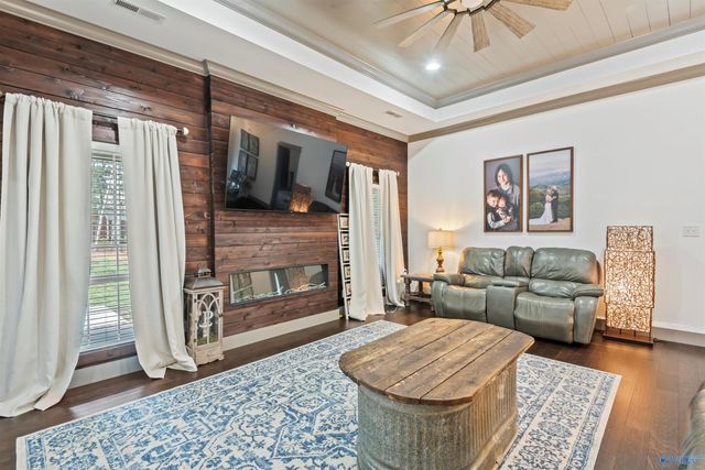 68 Pierce Road, Albertville, AL 35951