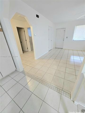 712 SE 8th St, Cape Coral, FL 33990