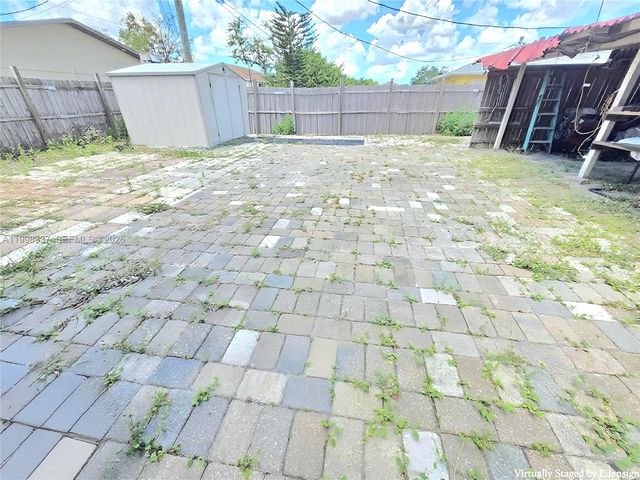 712 SE 8th St, Cape Coral, FL 33990