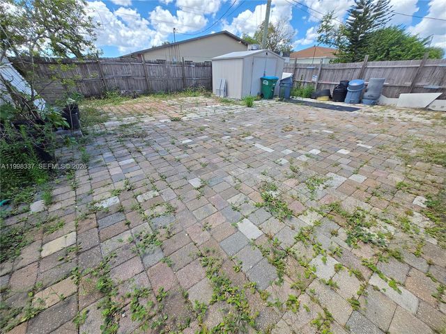 712 SE 8th St, Cape Coral, FL 33990