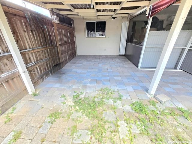 712 SE 8th St, Cape Coral, FL 33990