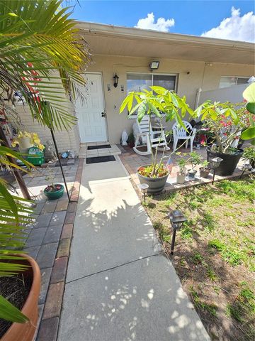712 SE 8th St, Cape Coral, FL 33990