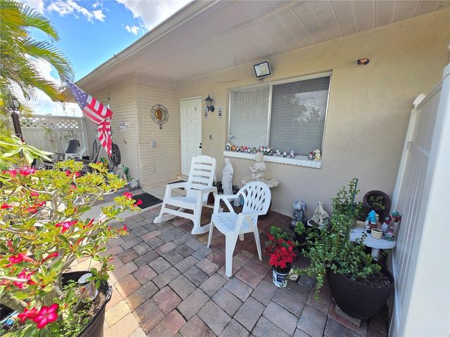 712 SE 8th St, Cape Coral, FL 33990