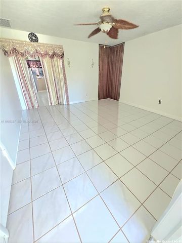 712 SE 8th St, Cape Coral, FL 33990