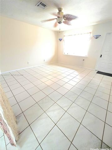712 SE 8th St, Cape Coral, FL 33990