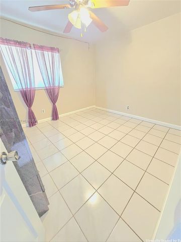 712 SE 8th St, Cape Coral, FL 33990