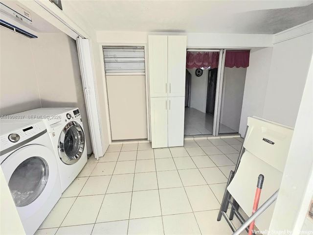 712 SE 8th St, Cape Coral, FL 33990
