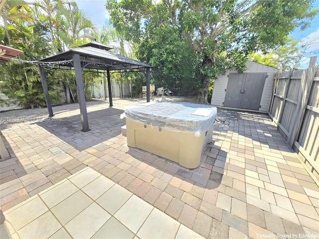 712 SE 8th St, Cape Coral, FL 33990