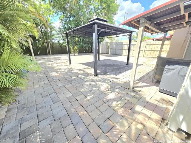 712 SE 8th St, Cape Coral, FL 33990