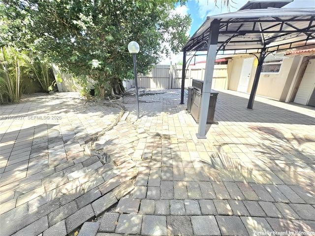 712 SE 8th St, Cape Coral, FL 33990