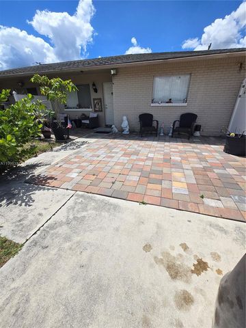 712 SE 8th St, Cape Coral, FL 33990