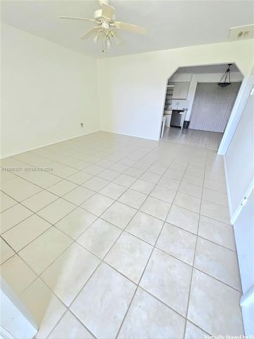 712 SE 8th St, Cape Coral, FL 33990
