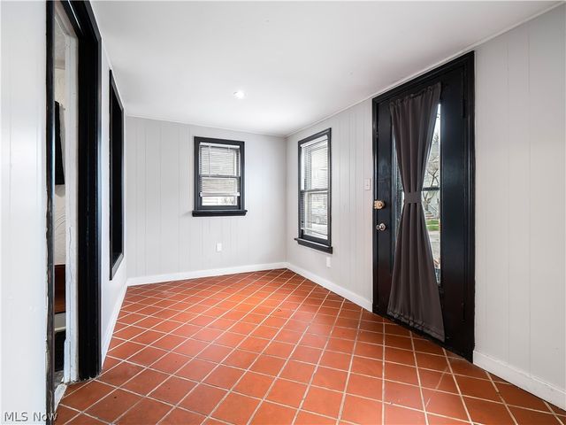 1821 Kenneth Avenue, Cleveland, OH 44109