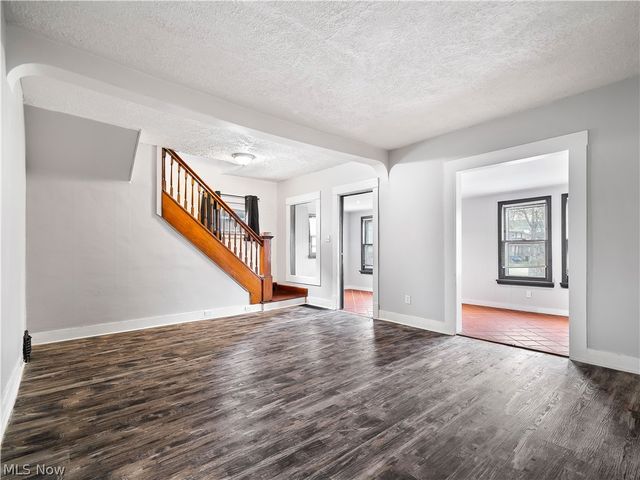 1821 Kenneth Avenue, Cleveland, OH 44109