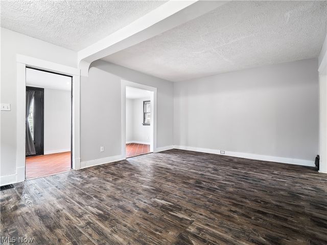 1821 Kenneth Avenue, Cleveland, OH 44109