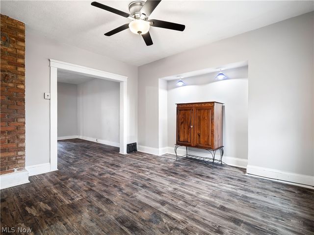 1821 Kenneth Avenue, Cleveland, OH 44109