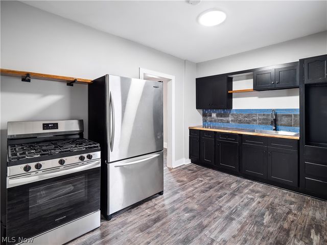 1821 Kenneth Avenue, Cleveland, OH 44109