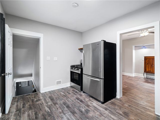 1821 Kenneth Avenue, Cleveland, OH 44109