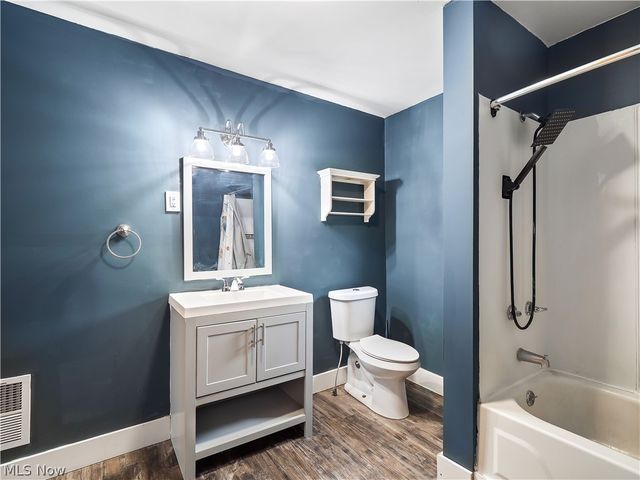 1821 Kenneth Avenue, Cleveland, OH 44109