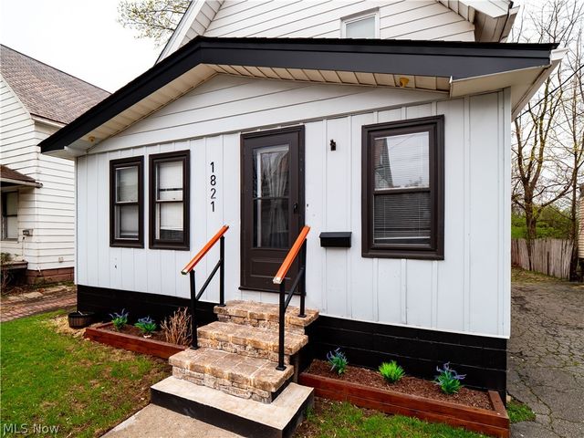 1821 Kenneth Avenue, Cleveland, OH 44109
