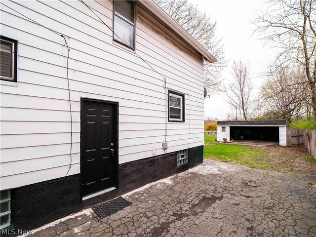 1821 Kenneth Avenue, Cleveland, OH 44109