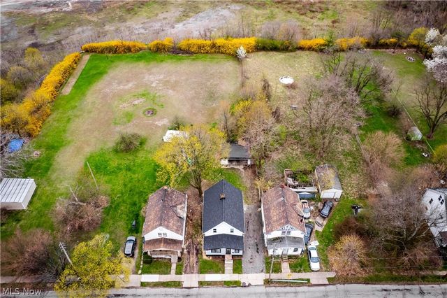 1821 Kenneth Avenue, Cleveland, OH 44109