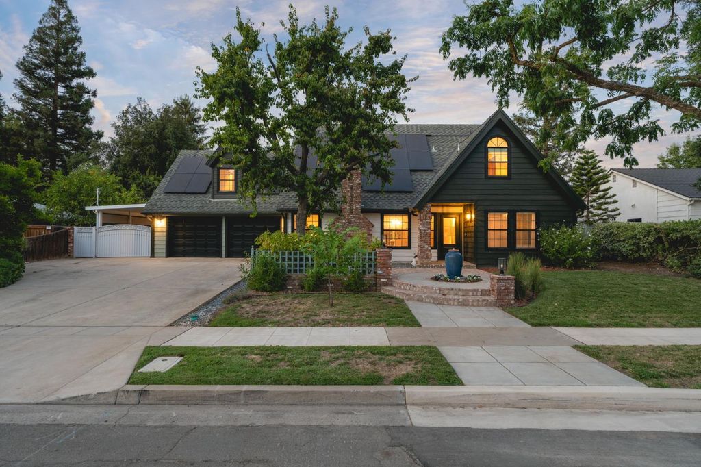 Image 1 of property listing at 578 E Everglade Avenue, Fresno, CA 93720