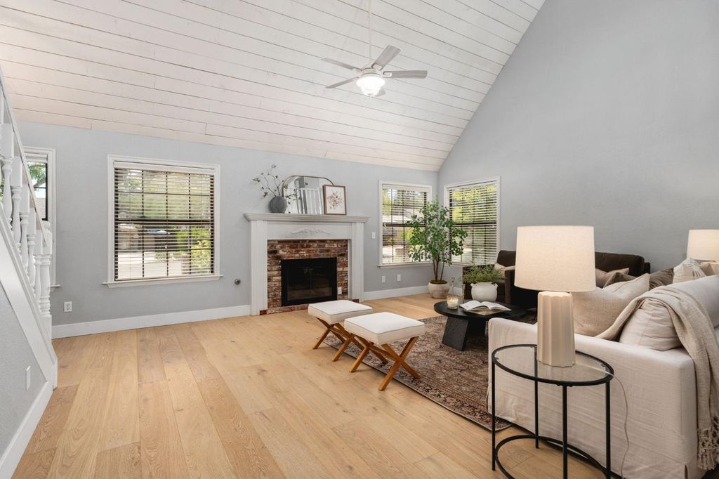 Image 12 of property listing at 578 E Everglade Avenue, Fresno, CA 93720