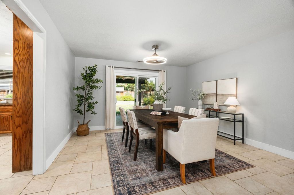 Image 14 of property listing at 578 E Everglade Avenue, Fresno, CA 93720