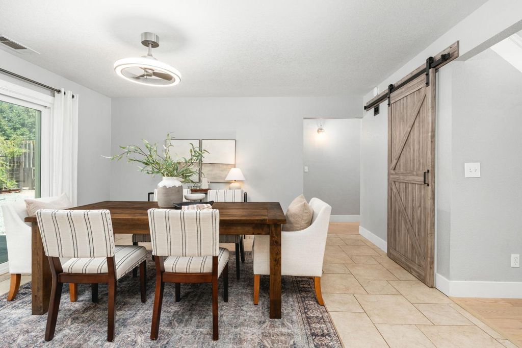 Image 15 of property listing at 578 E Everglade Avenue, Fresno, CA 93720