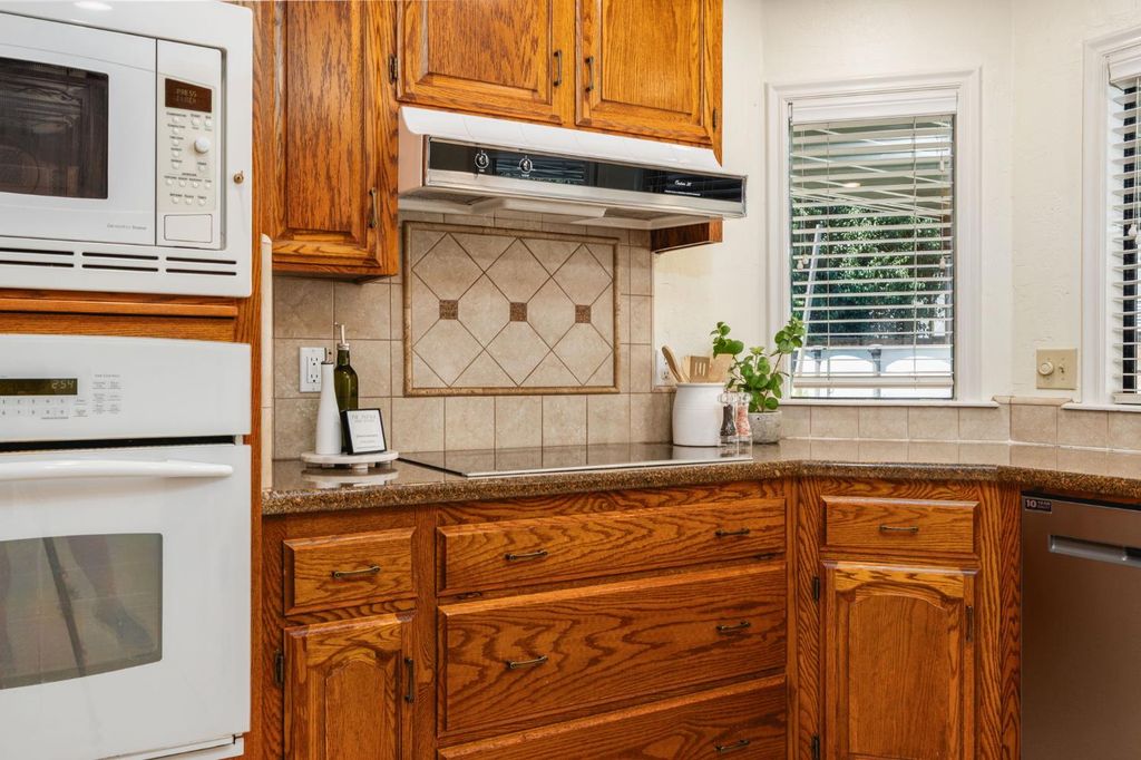 Image 19 of property listing at 578 E Everglade Avenue, Fresno, CA 93720