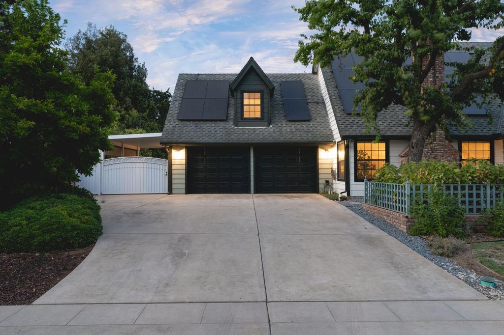 Image 3 of property listing at 578 E Everglade Avenue, Fresno, CA 93720