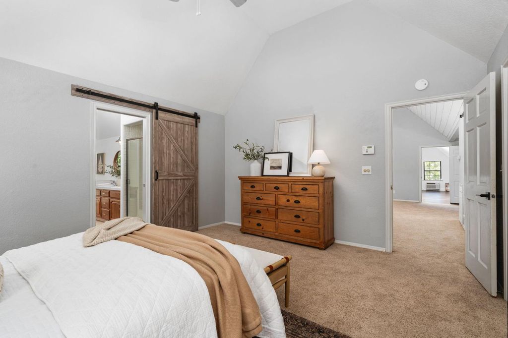 Image 31 of property listing at 578 E Everglade Avenue, Fresno, CA 93720