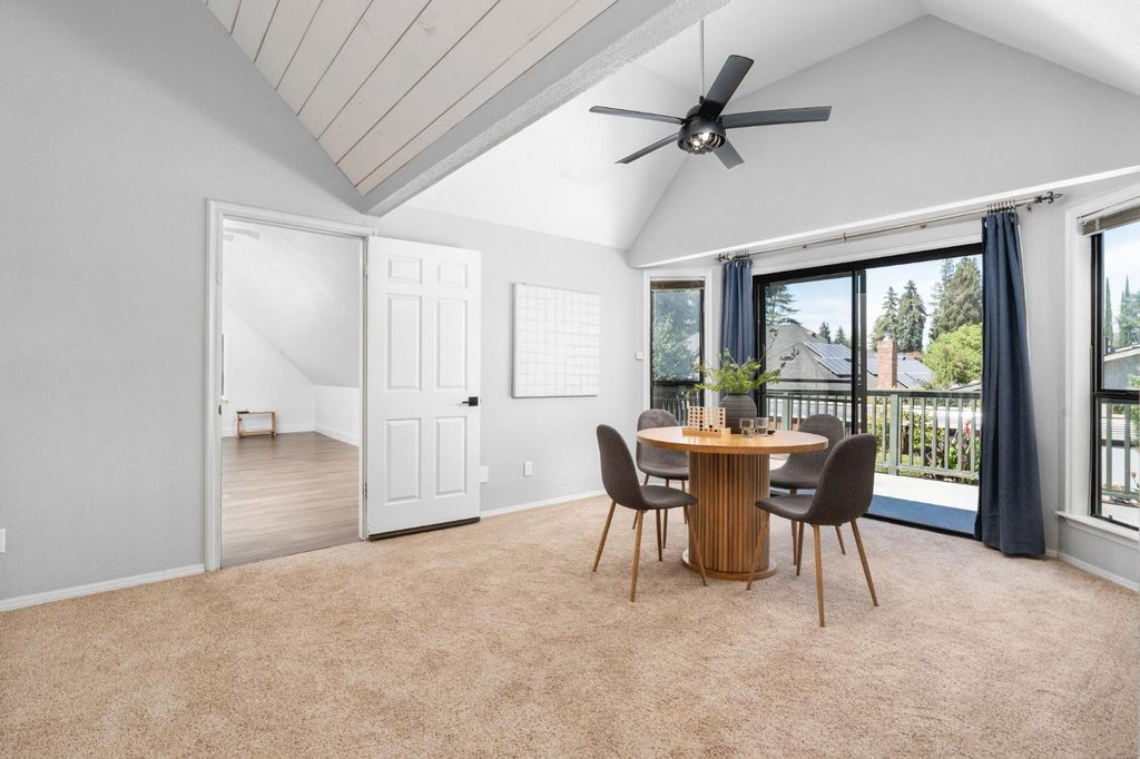 Image 36 of property listing at 578 E Everglade Avenue, Fresno, CA 93720