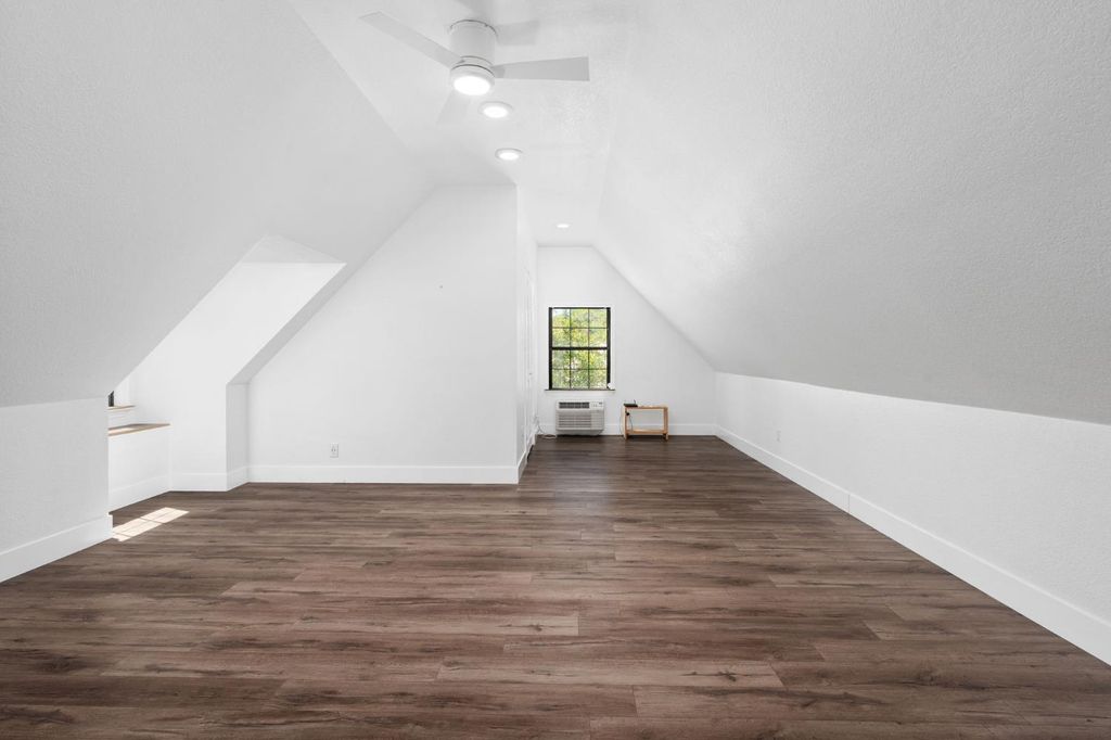 Image 38 of property listing at 578 E Everglade Avenue, Fresno, CA 93720