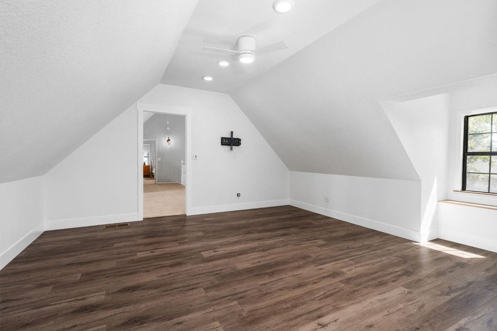 Image 39 of property listing at 578 E Everglade Avenue, Fresno, CA 93720