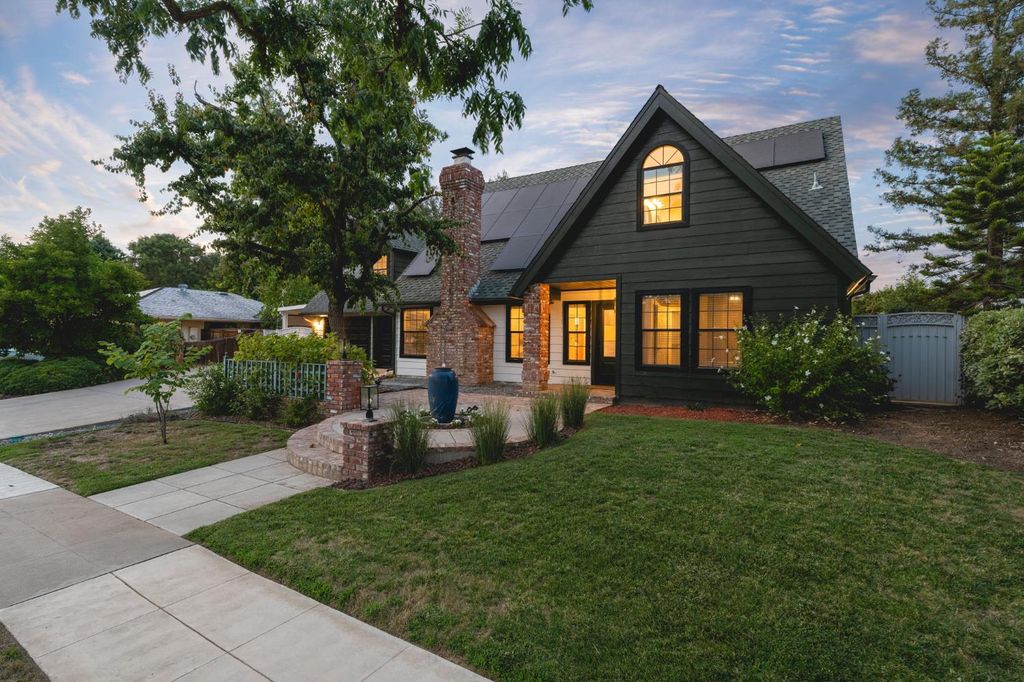 Image 4 of property listing at 578 E Everglade Avenue, Fresno, CA 93720