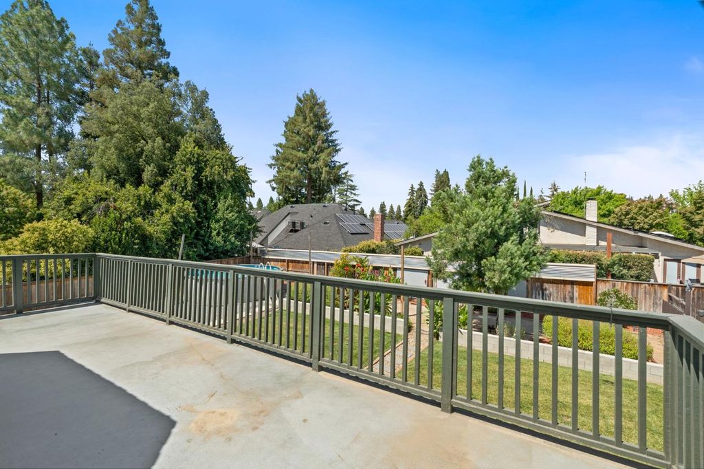 Image 40 of property listing at 578 E Everglade Avenue, Fresno, CA 93720