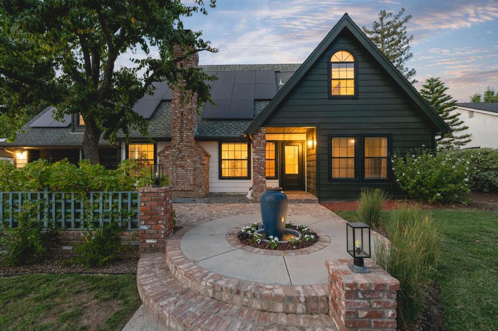 Image 5 of property listing at 578 E Everglade Avenue, Fresno, CA 93720