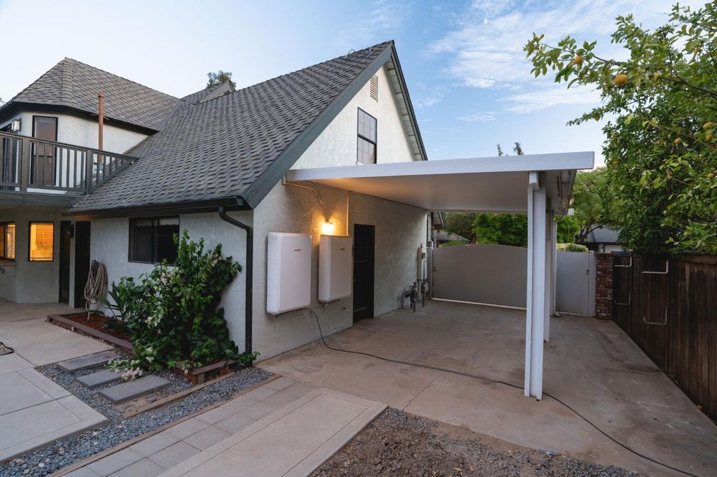 Image 50 of property listing at 578 E Everglade Avenue, Fresno, CA 93720