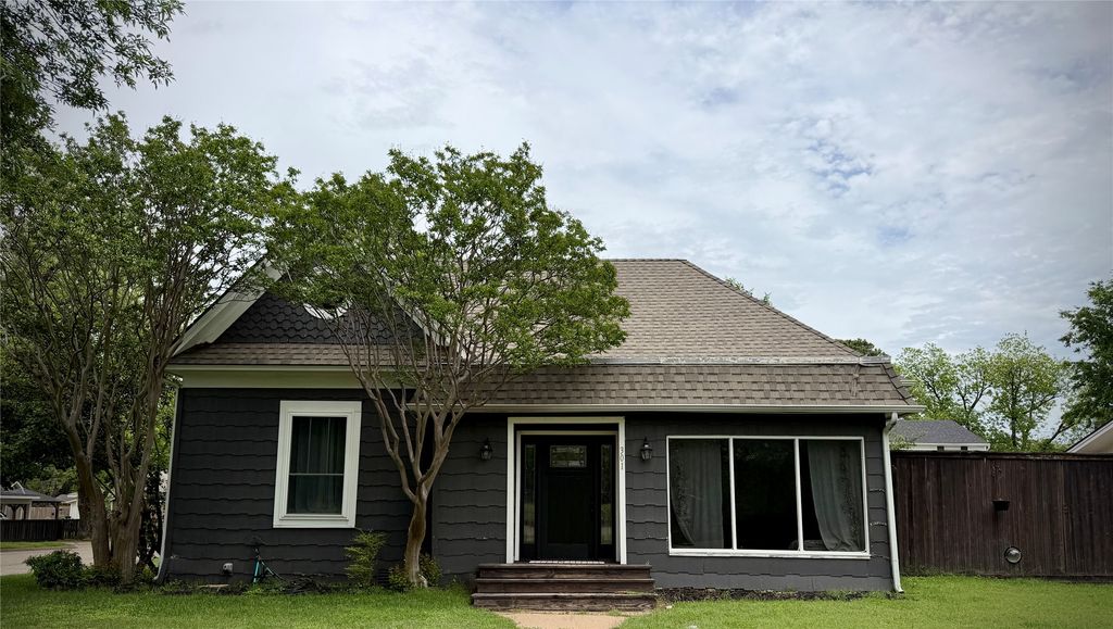 301 Forrest Avenue, Cleburne, TX 76033