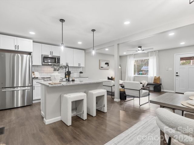 9243 Edgevale Drive, Charlotte, NC 28216