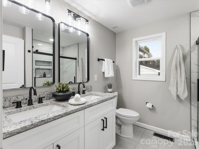 9243 Edgevale Drive, Charlotte, NC 28216